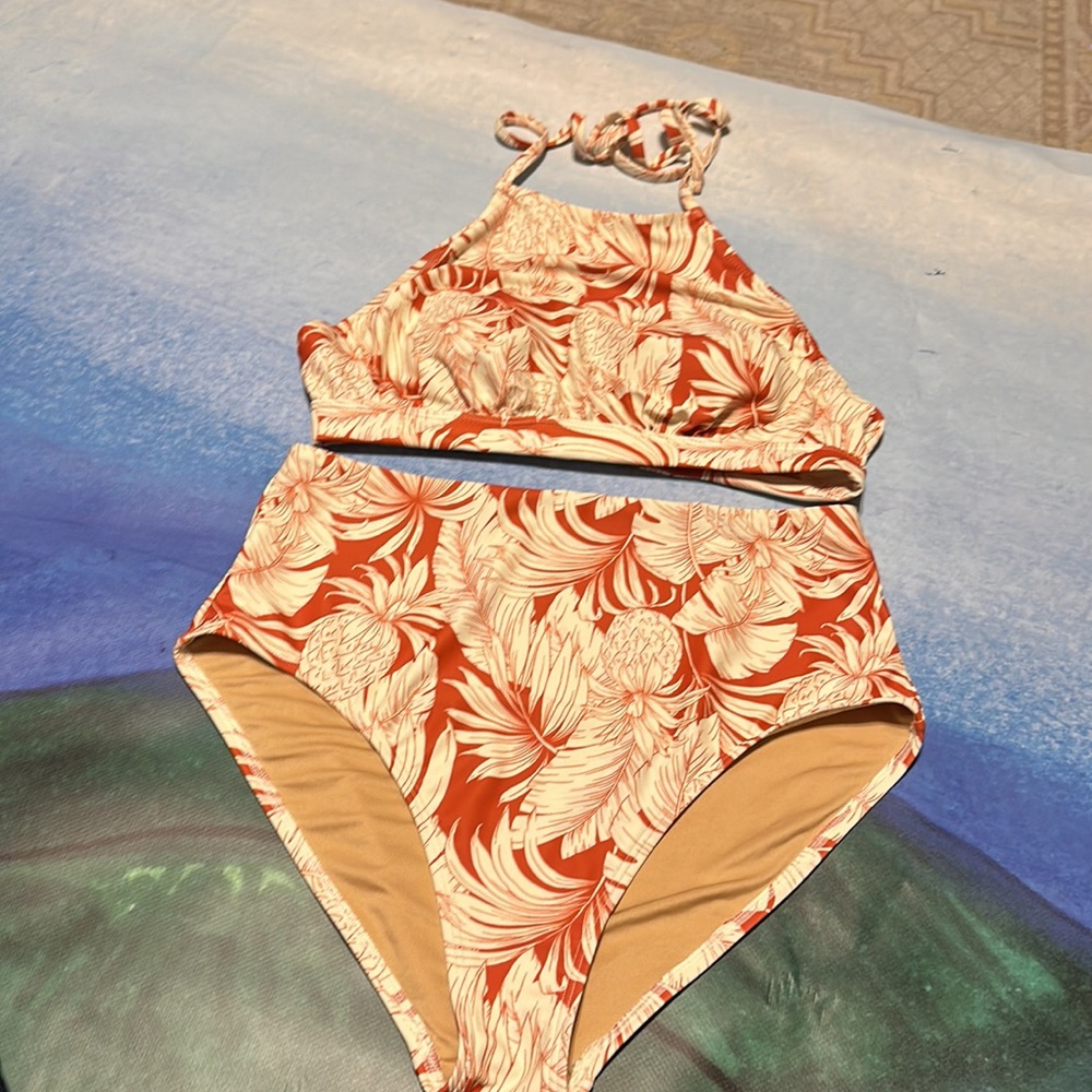 LIKE NEW OLD NAVY TROPICAL FLORAL TWO PIECES SWIMWEAR SIZE M